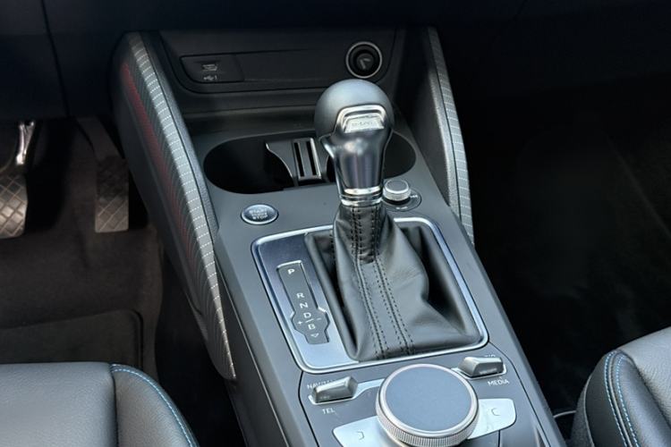 Used Audi Q2L e-tron 2019 Q2L e-tron Pure Electric Smart Enjoyment Model Gear Lever