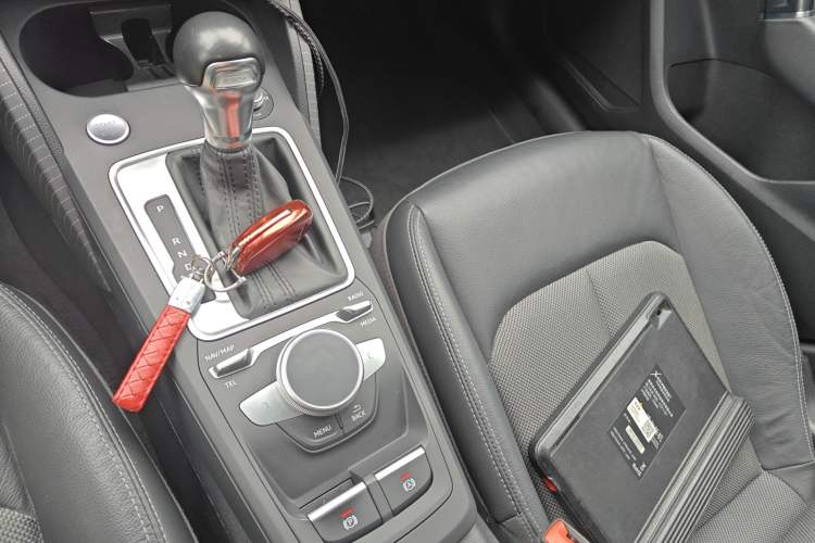 Used Audi Q2L e-tron 2019 Q2L e-tron Pure Electric Smart Enjoyment Model Gear Lever