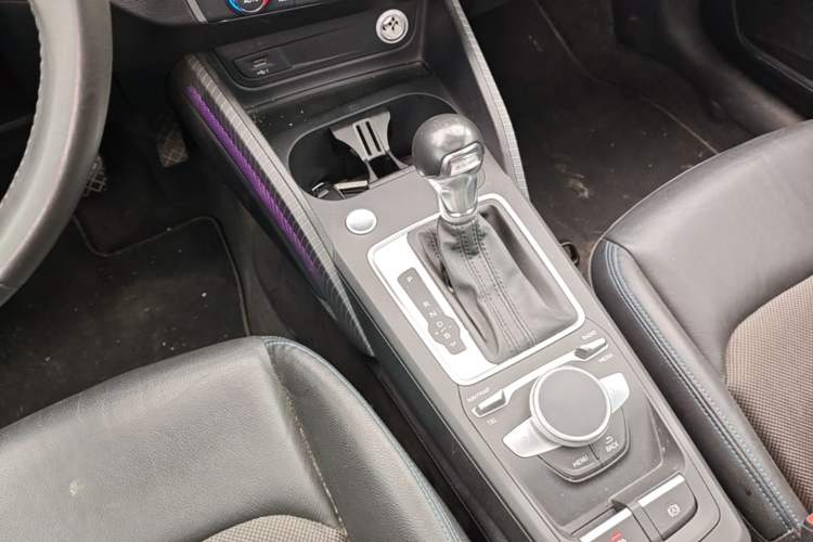 Used Audi Q2L e-tron 2019 Q2L e-tron Pure Electric Smart Enjoyment Model Gear Lever