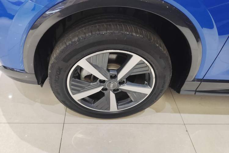Used Audi Q2L e-tron 2019 Q2L e-tron Pure Electric Smart Enjoyment Model Left Front Wheel Hub