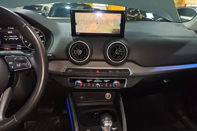 Used Audi Q2L e-tron 2019 Q2L e-tron Pure Electric Smart Enjoyment Model Audio And AC Panel