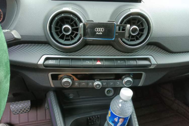 Used Audi Q2L e-tron 2019 Q2L e-tron Pure Electric Smart Enjoyment Model Audio And AC Panel