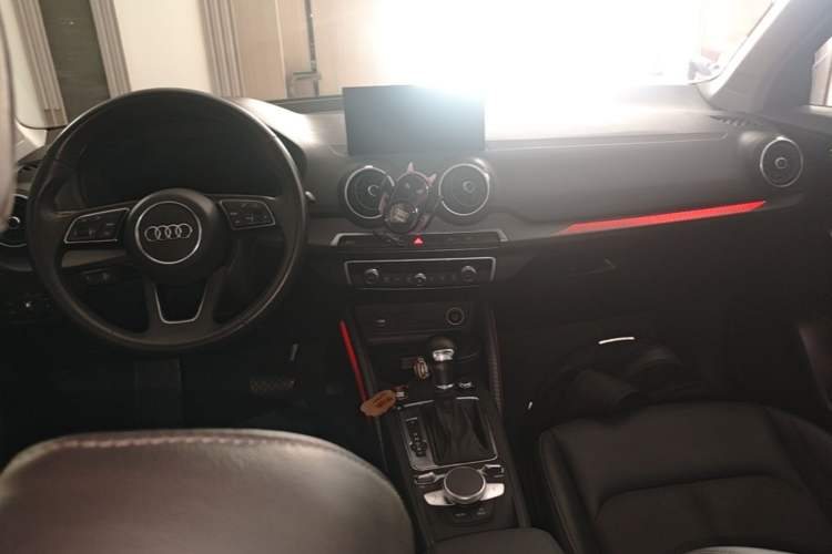Used Audi Q2L e-tron 2019 Q2L e-tron Pure Electric Smart Enjoyment Model Center Console