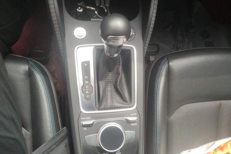 Used Audi Q2L e-tron 2019 Q2L e-tron Pure Electric Smart Enjoyment Model Gear Lever