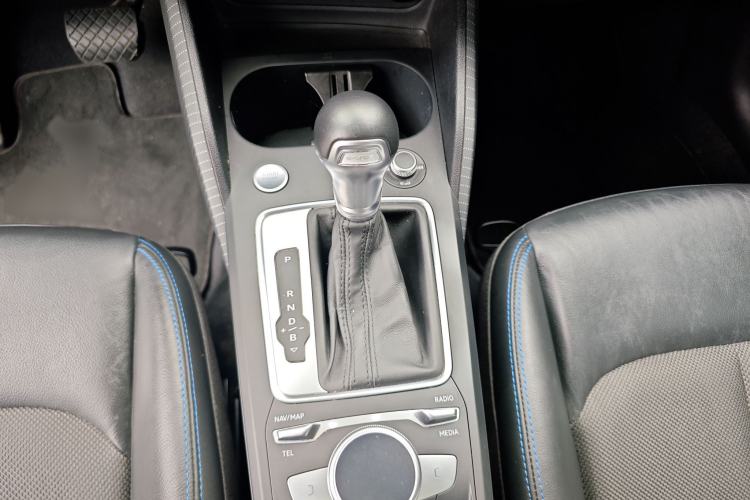Used Audi Q2L e-tron 2019 Q2L e-tron Pure Electric Smart Enjoyment Model Gear Lever