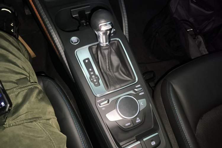 Used Audi Q2L e-tron 2019 Q2L e-tron Pure Electric Smart Enjoyment Model Gear Lever