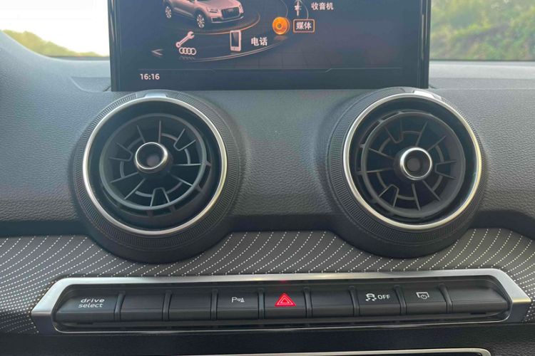 Used Audi Q2L e-tron 2019 Q2L e-tron Pure Electric Smart Style Interior 10