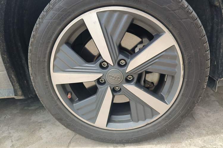Used Audi Q2L e-tron 2019 Q2L e-tron Pure Electric Smart Enjoyment Model Right Front Wheel Hub