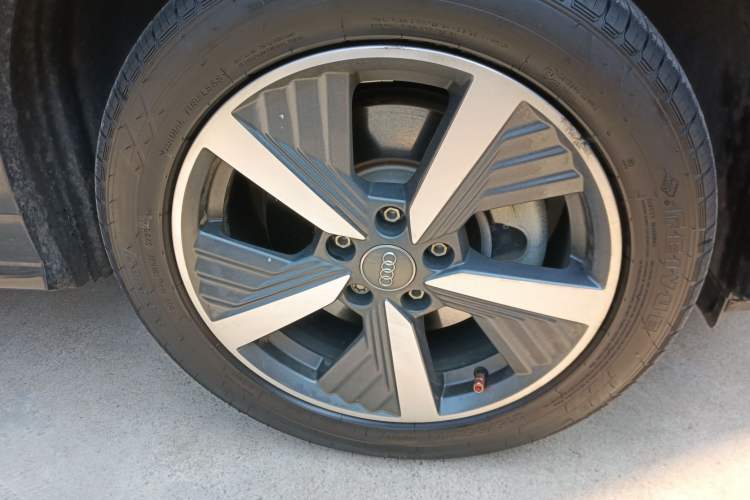 Used Audi Q2L e-tron 2019 Q2L e-tron Pure Electric Smart Enjoyment Model Right Front Wheel Hub
