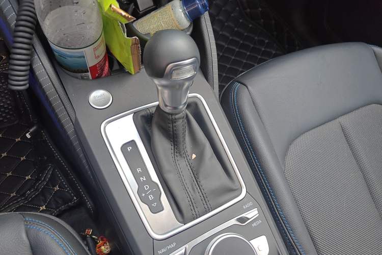 Used Audi Q2L e-tron 2019 Q2L e-tron Pure Electric Smart Enjoyment Model Gear Lever