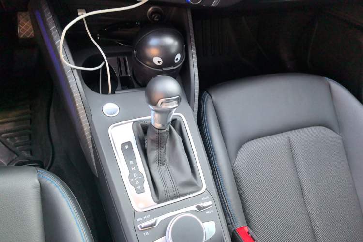 Used Audi Q2L e-tron 2019 Q2L e-tron Pure Electric Smart Enjoyment Model Gear Lever