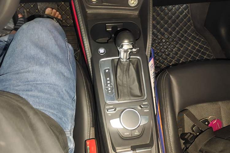 Used Audi Q2L e-tron 2019 Q2L e-tron Pure Electric Smart Enjoyment Model Gear Lever