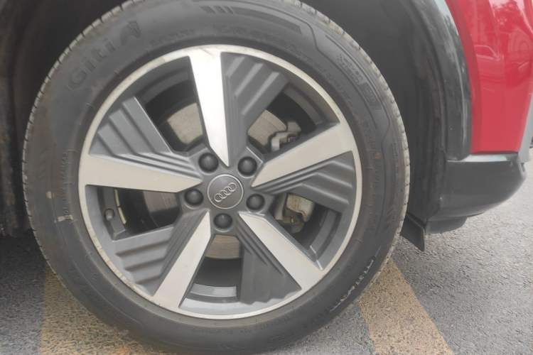 Used Audi Q2L e-tron 2019 Q2L e-tron Pure Electric Smart Enjoyment Model Right Front Wheel Hub