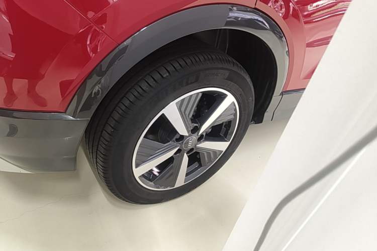 Used Audi Q2L e-tron 2019 Q2L e-tron Pure Electric Smart Enjoyment Model Right Rear Wheel Hub