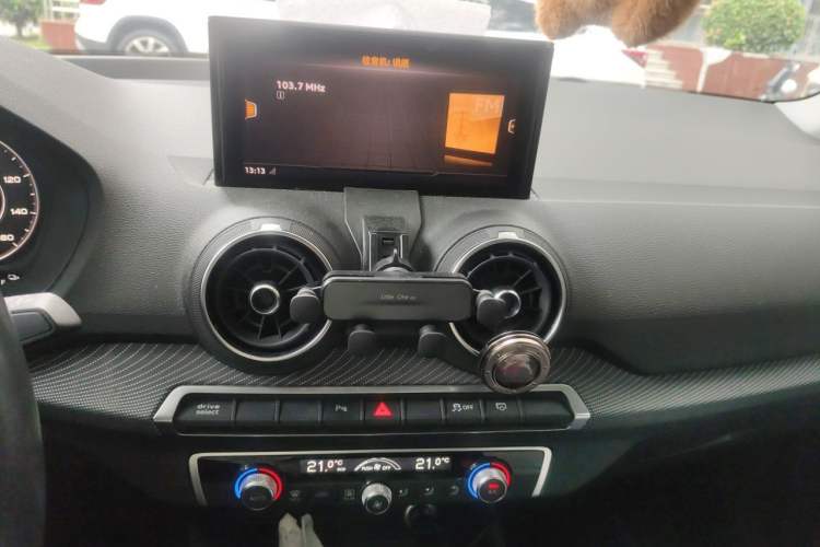 Used Audi Q2L e-tron 2019 Q2L e-tron Pure Electric Smart Enjoyment Model Audio And AC Panel