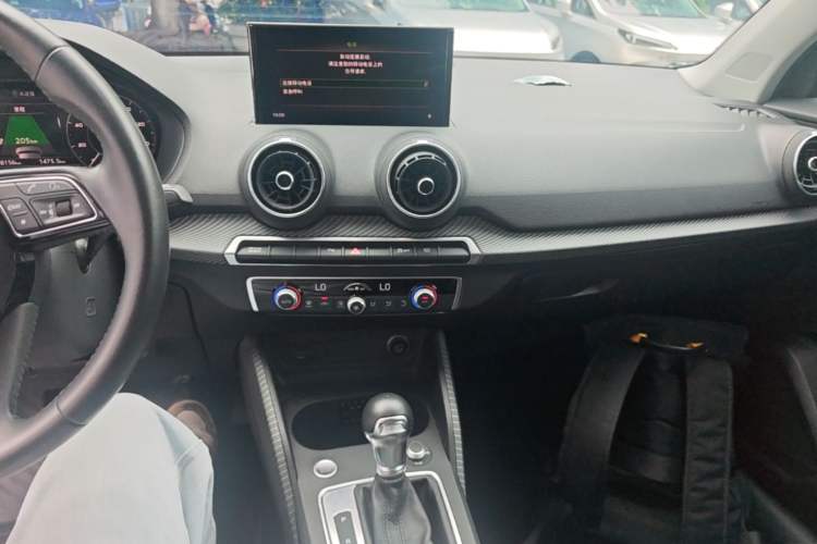 Used Audi Q2L e-tron 2019 Q2L e-tron Pure Electric Smart Enjoyment Model Audio And AC Panel