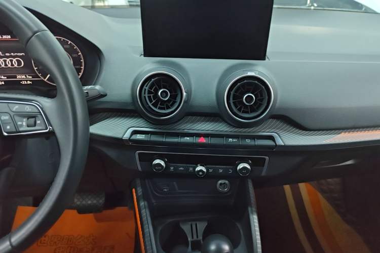 Used Audi Q2L e-tron 2019 Q2L e-tron Pure Electric Smart Enjoyment Model Audio And AC Panel