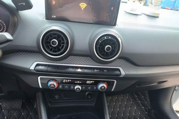 Used Audi Q2L e-tron 2019 Q2L e-tron Pure Electric Smart Enjoyment Model Audio And AC Panel