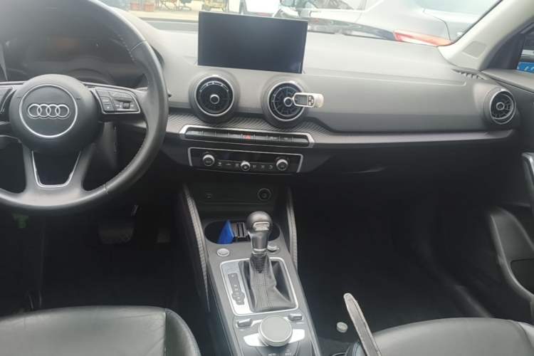 Used Audi Q2L e-tron 2019 Q2L e-tron Pure Electric Smart Enjoyment Model Audio And AC Panel