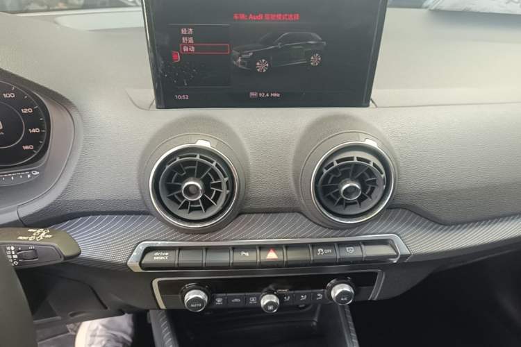 Used Audi Q2L e-tron 2019 Q2L e-tron Pure Electric Smart Enjoyment Model Audio And AC Panel