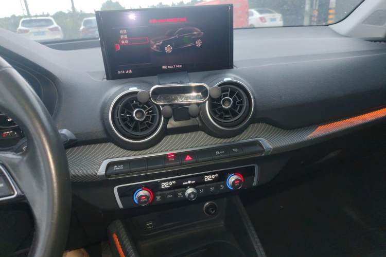 Used Audi Q2L e-tron 2019 Q2L e-tron Pure Electric Smart Enjoyment Model Audio And AC Panel