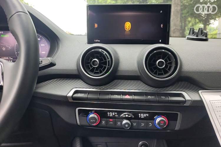 Used Audi Q2L e-tron 2019 Q2L e-tron Pure Electric Smart Enjoyment Model Audio And AC Panel