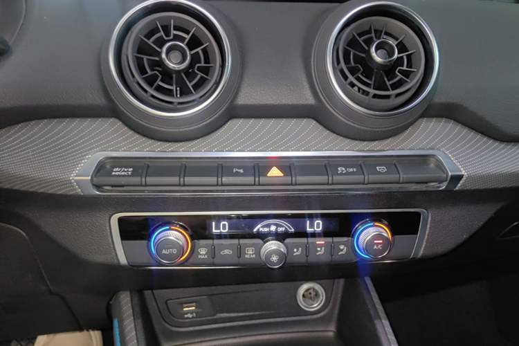 Used Audi Q2L e-tron 2019 Q2L e-tron Pure Electric Smart Enjoyment Model Audio And AC Panel