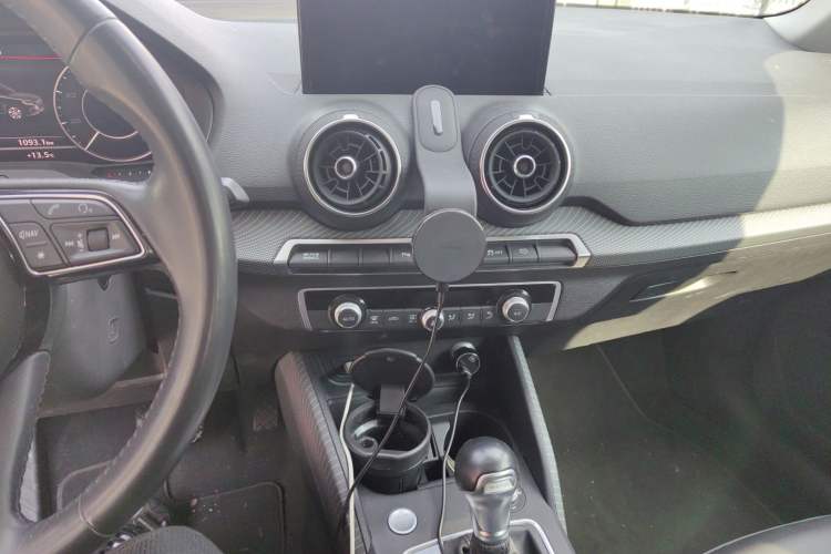 Used Audi Q2L e-tron 2019 Q2L e-tron Pure Electric Smart Enjoyment Model Audio And AC Panel