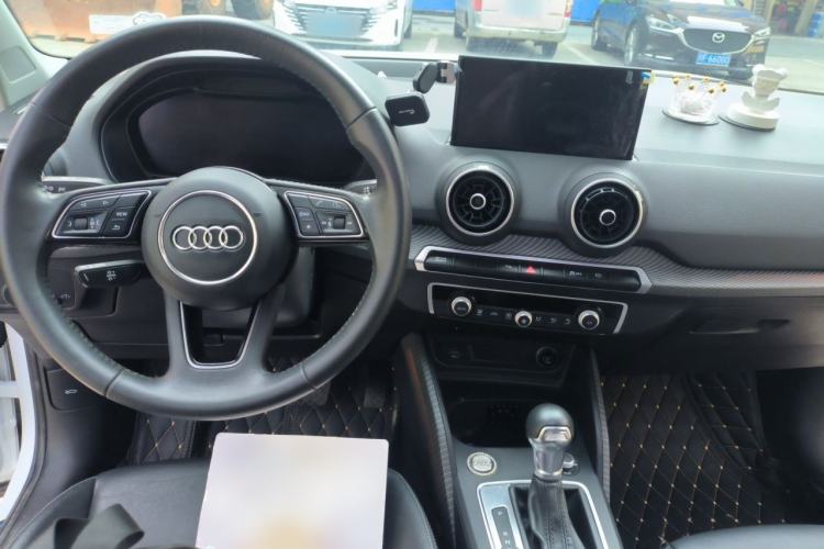 Used Audi Q2L e-tron 2019 Q2L e-tron Pure Electric Smart Enjoyment Model Center Console