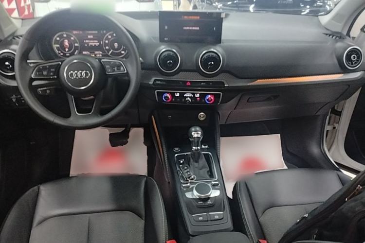 Used Audi Q2L e-tron 2019 Q2L e-tron Pure Electric Smart Enjoyment Model Center Console