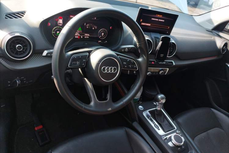 Used Audi Q2L e-tron 2019 Q2L e-tron Pure Electric Smart Enjoyment Model Center Console