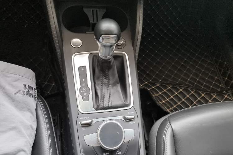 Used Audi Q2L e-tron 2019 Q2L e-tron Pure Electric Smart Enjoyment Model Gear Lever
