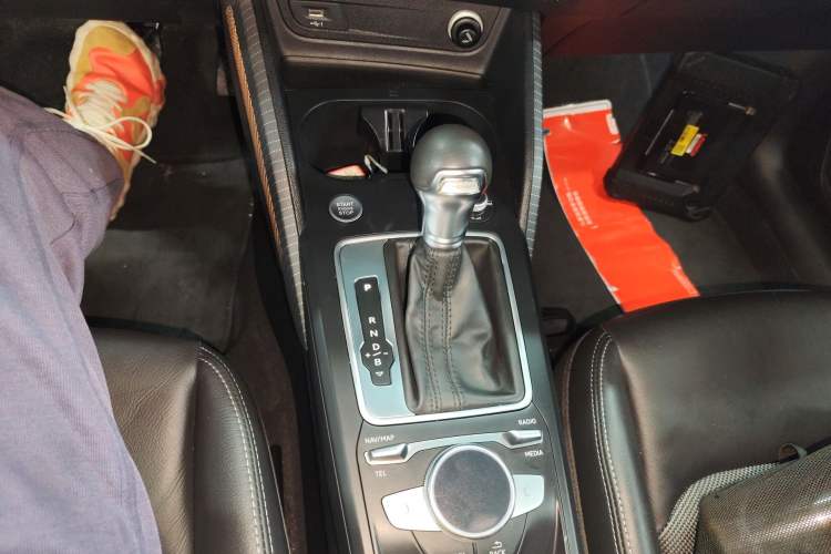 Used Audi Q2L e-tron 2019 Q2L e-tron Pure Electric Smart Enjoyment Model Gear Lever
