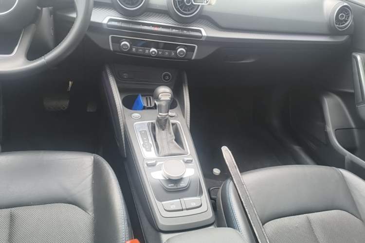 Used Audi Q2L e-tron 2019 Q2L e-tron Pure Electric Smart Enjoyment Model Gear Lever