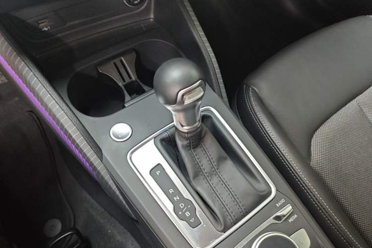 Used Audi Q2L e-tron 2019 Q2L e-tron Pure Electric Smart Enjoyment Model Gear Lever