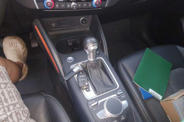 Used Audi Q2L e-tron 2019 Q2L e-tron Pure Electric Smart Enjoyment Model Gear Lever