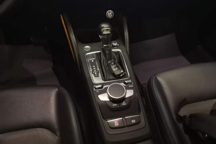 Used Audi Q2L e-tron 2019 Q2L e-tron Pure Electric Smart Enjoyment Model Gear Lever