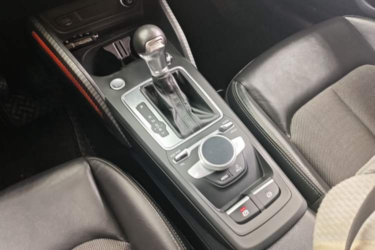 Used Audi Q2L e-tron 2019 Q2L e-tron Pure Electric Smart Enjoyment Model Gear Lever