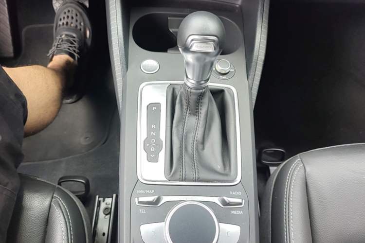 Used Audi Q2L e-tron 2019 Q2L e-tron Pure Electric Smart Enjoyment Model Gear Lever