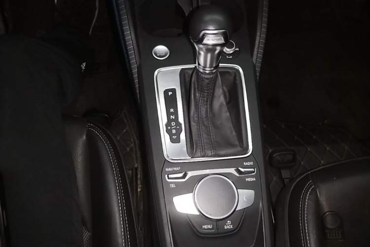 Used Audi Q2L e-tron 2019 Q2L e-tron Pure Electric Smart Enjoyment Model Gear Lever