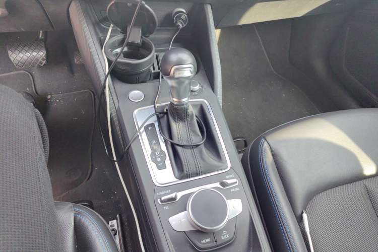 Used Audi Q2L e-tron 2019 Q2L e-tron Pure Electric Smart Enjoyment Model Gear Lever