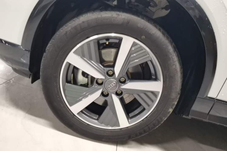 Used Audi Q2L e-tron 2019 Q2L e-tron Pure Electric Smart Enjoyment Model Left Front Wheel Hub