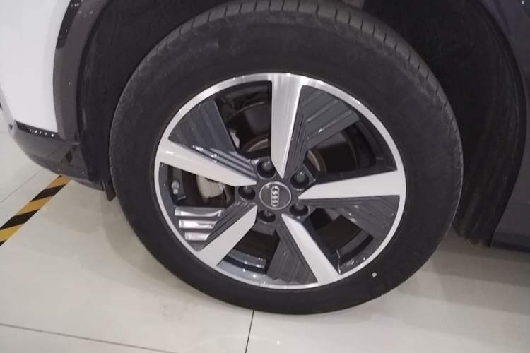 Used Audi Q2L e-tron 2019 Q2L e-tron Pure Electric Smart Enjoyment Model Left Front Wheel Hub