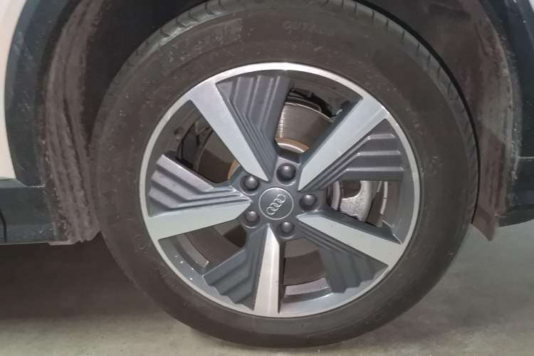 Used Audi Q2L e-tron 2019 Q2L e-tron Pure Electric Smart Enjoyment Model Right Front Wheel Hub