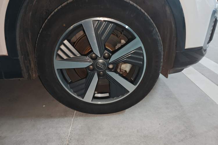 Used Audi Q2L e-tron 2019 Q2L e-tron Pure Electric Smart Enjoyment Model Right Front Wheel Hub