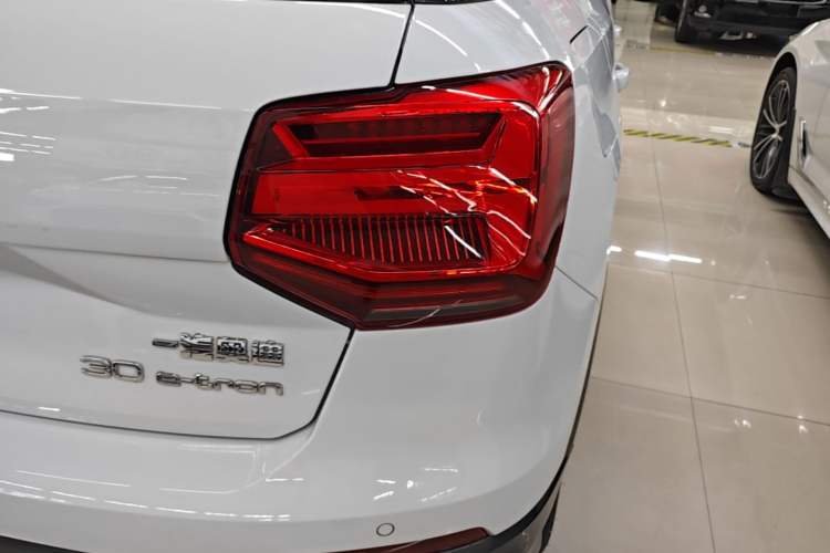 Used Audi Q2L e-tron 2019 Q2L e-tron Pure Electric Smart Enjoyment Model Right Rear Taillight