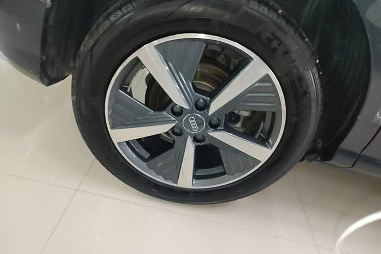 Used Audi Q2L e-tron 2019 Q2L e-tron Pure Electric Smart Enjoyment Model Right Rear Wheel Hub