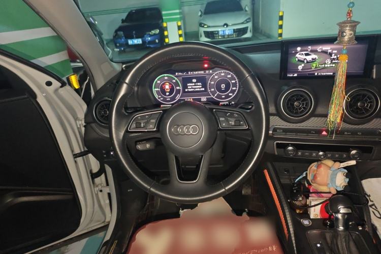 Used Audi Q2L e-tron 2019 Q2L e-tron Pure Electric Smart Style Steering Wheel