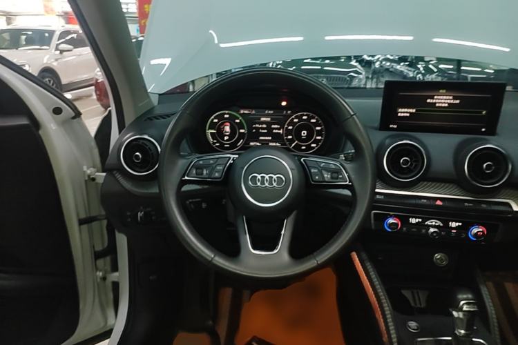 Used Audi Q2L e-tron 2019 Q2L e-tron Pure Electric Smart Enjoyment Model Steering Wheel