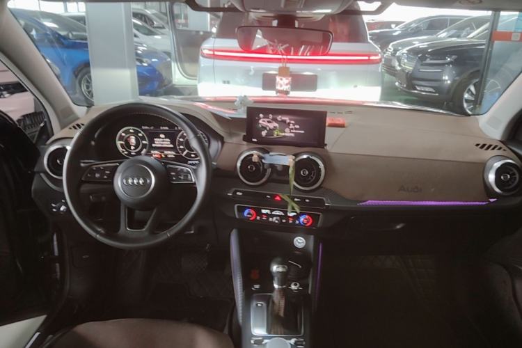 Used Audi Q2L e-tron 2022 Q2L e-tron Pure Electric Smart Enjoyment Model Center Console